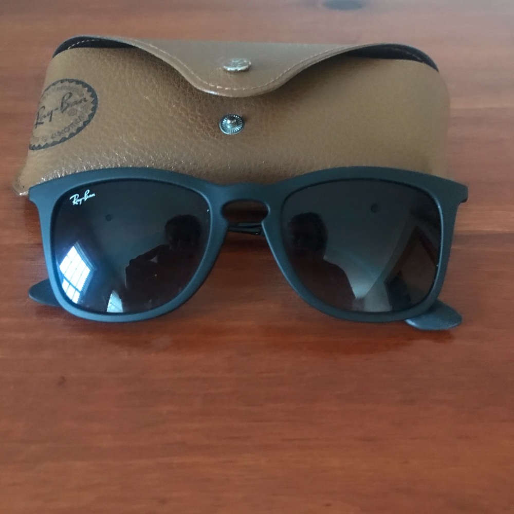 Black raybans